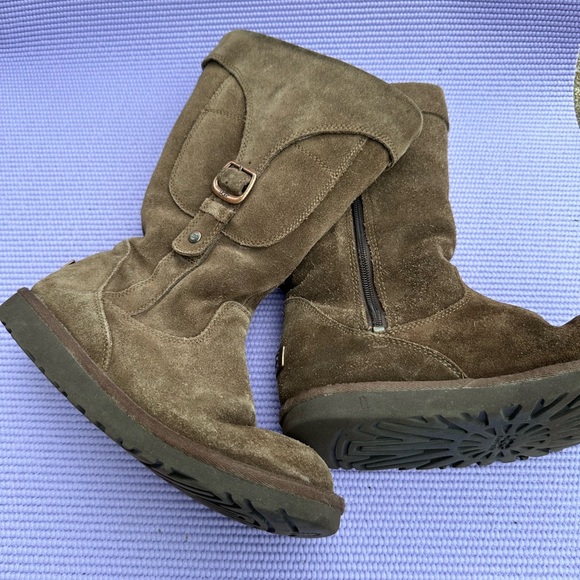 Women’s UGG boots - Picture 10 of 12